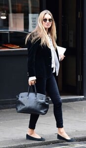 kate-moss-out-and-about-in-london-04-22-2021-5.jpg