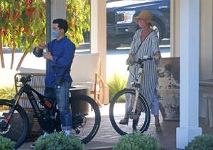 katy-perry-and-orlando-bloom-out-in-santa-barbara-04-08-2021-0.jpg