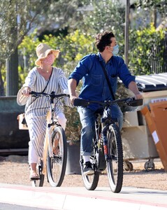 katy-perry-and-orlando-bloom-out-in-santa-barbara-04-08-2021-1.jpg