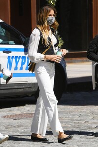kelly-bensimon-in-a-monochrome-outfit-new-york-04-13-2021-3.jpg