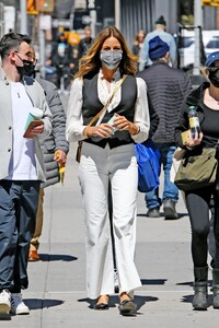 kelly-bensimon-in-a-monochrome-outfit-new-york-04-13-2021-5.jpg