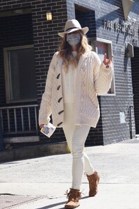 kelly-bensimon-out-and-about-in-new-york-03-29-2021-2.thumb.jpg.2c467b00d0c3c11a5d6b95b006b5c1af.jpg