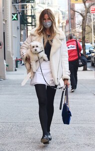 kelly-bensimon-out-with-her-dog-in-new-york-04-03-2021-0.jpg