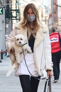 kelly-bensimon-out-with-her-dog-in-new-york-04-03-2021-3.jpg