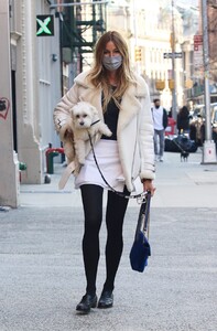 kelly-bensimon-out-with-her-dog-in-new-york-04-03-2021-5.jpg