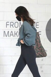 kendall-jenner-arrives-at-a-workout-session-in-west-hollywood-04-22-2021-2.jpg