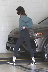 kendall-jenner-arrives-at-a-workout-session-in-west-hollywood-04-22-2021-3.jpg
