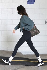 kendall-jenner-arrives-at-a-workout-session-in-west-hollywood-04-22-2021-5.jpg