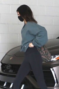 kendall-jenner-arrives-at-a-workout-session-in-west-hollywood-04-22-2021-6.jpg