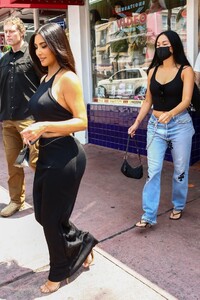 kim-kardashian-out-in-miami-04-18-2021-3.jpg