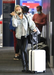 kristin-cavallari-in-travel-outfit-lax-in-la-03-31-2021-1.jpg