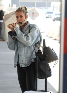 kristin-cavallari-in-travel-outfit-lax-in-la-03-31-2021-6.jpg