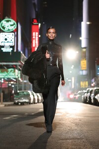 l00044-Michal-Kors-Collection-Fall-21.jpg