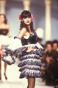 lagerfeld-ss-1988-4.thumb.jpg.18662cb195c62e9c049be7b8f3845907.jpg