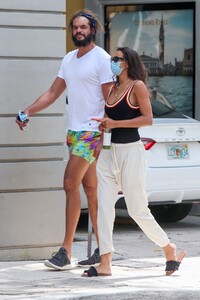 lais-ribeiro-and-joakim-noah-out-in-miami-04-19-2021-0.jpg