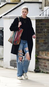 lara-stone-out-and-about-in-london-04-04-2021-3.jpg
