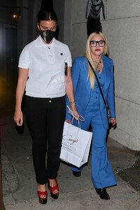 madonna-in-blue-at-craig-s-in-west-hollywood-04-20-2021-3.jpg