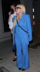 madonna-in-blue-at-craig-s-in-west-hollywood-04-20-2021-6.jpg