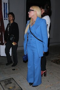 madonna-in-blue-at-craig-s-in-west-hollywood-04-20-2021-7.jpg