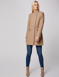 manteau-cintre-avec-details-bijoux-beige-femme-d2-32536300847880202.jpg