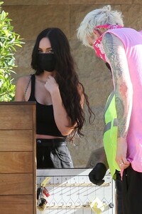 megan-fox-and-machine-gun-kelly-arrives-at-nobu-in-malibu-04-18-2021-4.jpg