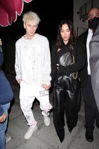 megan-fox-and-machine-gun-kelly-out-for-dinner-in-la-04-20-2021-0.jpg