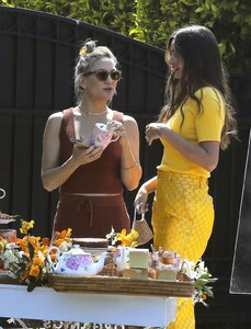 miranda-kerr-surprises-kate-hudson-and-sara-foster-in-los-angeles-04-14-2021-5.thumb.jpg.a8aaf8f0d7755a30d32af6ef7ffa8485.jpg