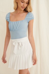 nakd_recycled_tie_detail_frill_mini_skirt_1659-000046-0001_06g.thumb.jpg.0aca823e19981fea3cb9627f85069f0c.jpg