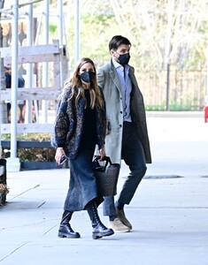 olivia-palermo-and-johannes-huebl-new-york-04-08-2021-1.jpg