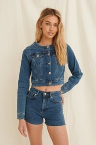 pamela_cropped_denim_jacket_1659-000053-0003_01a.thumb.jpg.67a52285f7af33f130b141b9943e8c81.jpg