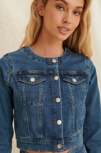 pamela_cropped_denim_jacket_1659-000053-0003_05g.thumb.jpg.f9cc64e9cda7357a66335af0b913ad1a.jpg