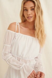 pamela_off_shoulder_recycled_blouse_1659-000043-0001_01g.thumb.jpg.38693d2e0f44a4e4d499f355c7c061e5.jpg