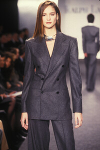 ralph-lauren-fw-1997-4.thumb.jpg.76bc0e16558593bd9f8f66cd5a099f9e.jpg