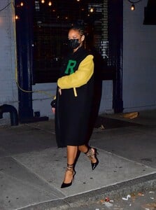 rihanna-out-for-dinner-in-new-york-04-04-2021-2.jpg