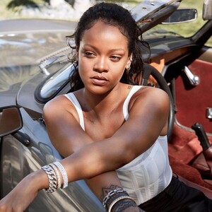 rihanna_-_fenty_skin_2021__1_.jpg