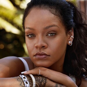 rihanna_-_fenty_skin_2021__3_.jpg