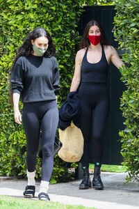 rumer-and-scout-willis-leaves-pilates-class-in-west-hollywood-04-14-2021-2.jpg