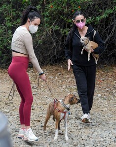 rumer-willis-and-demi-moore-out-for-a-hike-in-la-03-09-2021-1.jpg
