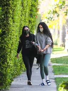 rumer-willis-and-demi-moore-out-in-los-angeles-04-05-2021-6.jpg