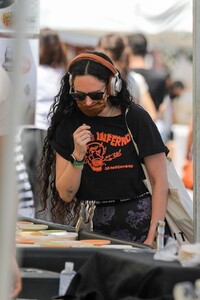 rumer-willis-shopping-at-farmers-market-in-west-hollywood-04-18-2021-1.jpg