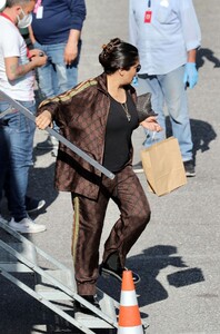 salma-hayek-on-the-set-of-house-of-gucci-in-rome-04-01-2021-0.jpg