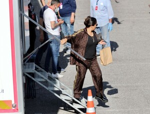 salma-hayek-on-the-set-of-house-of-gucci-in-rome-04-01-2021-2.jpg