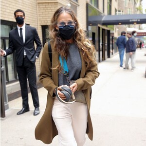 sarah-jessica-parker-at-the-sjp-by-sarah-jessica-parker-store-in-manhattan-04-18-2021-2.jpg