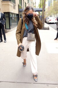 sarah-jessica-parker-at-the-sjp-by-sarah-jessica-parker-store-in-manhattan-04-18-2021-3.jpg
