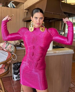 sarasampaio_174781121_4125918260785868_6627271837604518328_n.jpg