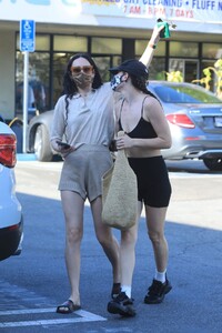 scout-and-rumer-willis-leaves-pilates-class-in-west-hollywood-04-19-2021-6.jpg