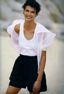 uk-vogue-may-1990-13.thumb.jpg.d26b91eb0ba14420c1092579ccf20dec.jpg