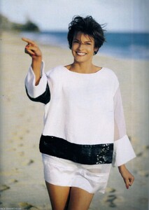 uk-vogue-may-1990-8.thumb.jpg.c4924c3bc10c78ae4e1d307fae7dc1b1.jpg
