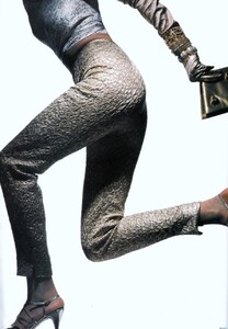 uk_vogue_dec_1990_5.thumb.jpg.3afd13a14ace07927a8bccb9db06ccaf.jpg