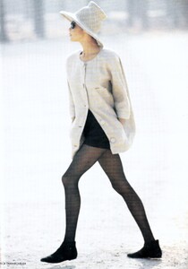 uk_vogue_mar_1990_14.thumb.jpg.092deaa1dae90e9742d6bc5da09b4529.jpg